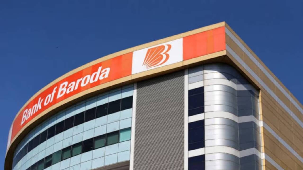 बॅक ऑफ बडोदाकडून 445 पदांसाठी भरती प्रक्रिया राबवली जातंय ऑनलाईन पद्धतीने तुम्ही या भरतीसाठी अर्ज करू शकता. त्यासाठी bankofbaroda.in जाऊन अर्ज करावी लागतील. 