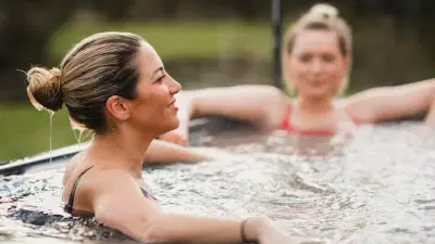 अंघोळीच्या पाण्यामध्ये स्वयंपाकघरातील हा पदार्थ मिसळल्यास त्वचेवरील सर्व समस्या होतील दूर