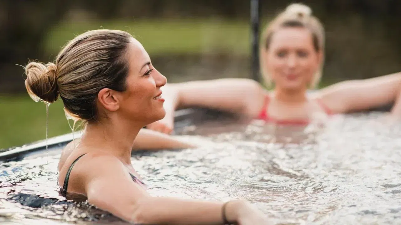 अंघोळीच्या पाण्यामध्ये स्वयंपाकघरातील 'हा' पदार्थ मिसळल्यास त्वचेवरील सर्व समस्या होतील दूर अंघोळीच्या पाण्यामध्ये स्वयंपाकघरातील 'हा' पदार्थ मिसळल्यास त्वचेवरील सर्व समस्या होतील दूर