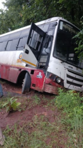 रायगड: महाड-दापोली मार्गावर एसटी बसचा अपघात