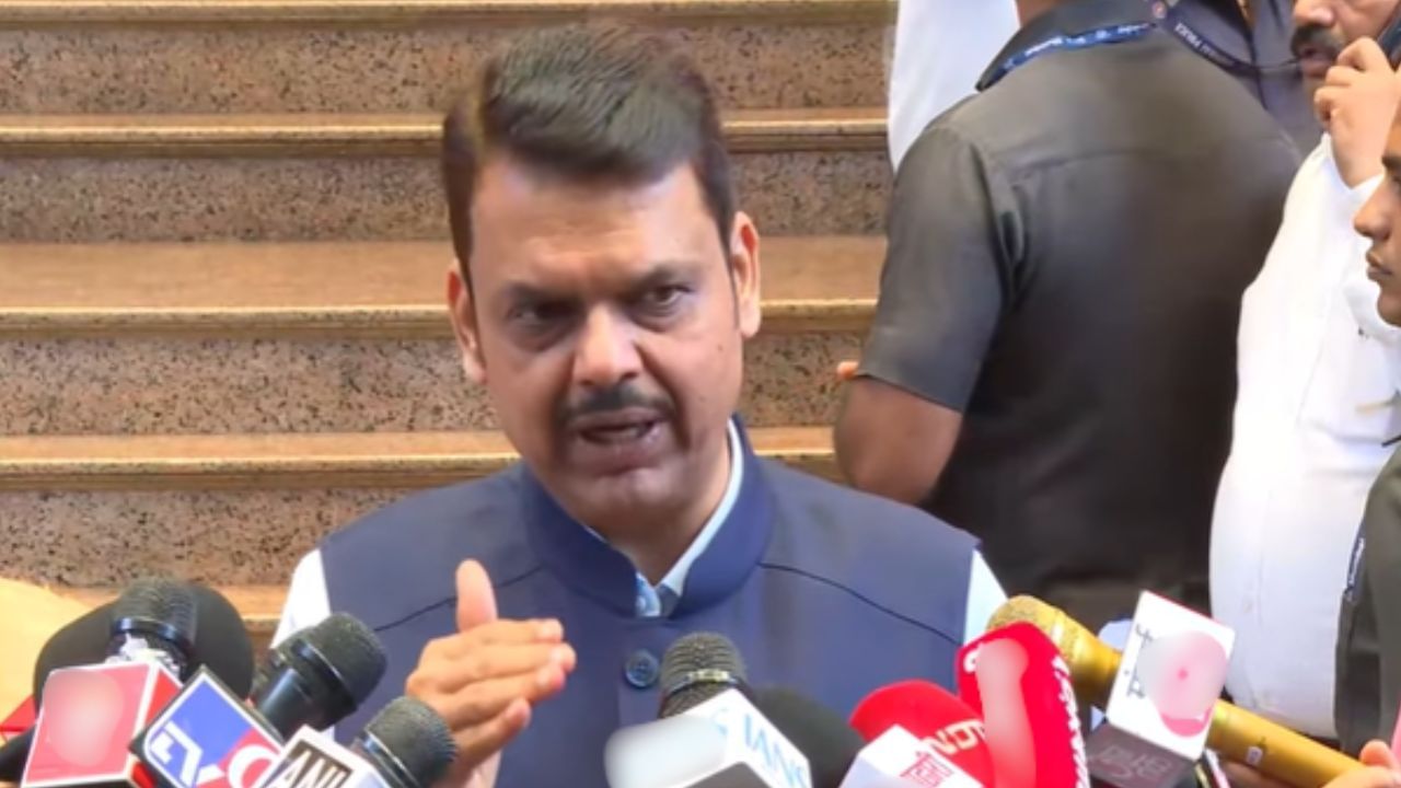 Maratha Reservation: जरांगे पाटलांच्या आंदोलनाला वाढीव परवानगी मिळणार का? CM फडणवीसांनी काय म्हटलं? Maratha Reservation: जरांगे पाटलांच्या आंदोलनाला वाढीव परवानगी मिळणार का? CM फडणवीसांनी काय म्हटलं?