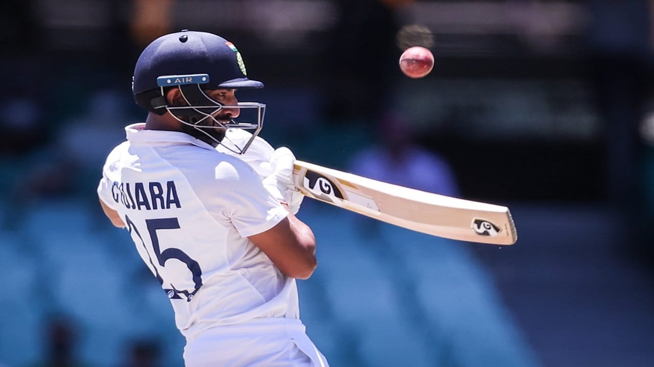 पुजाराने फर्स्ट क्लास क्रिकेटमध्येही उल्लेखनीय कामगिरी केली. पुजाराने फर्स्ट क्लास क्रिकेट कारकीर्दीत एकूण 18 द्विशतकं झळकावली. पुजारा सर्वाधिक द्विशतकं करणाऱ्यांच्या यादीत चौथ्या स्थानी आहे. तर पहिल्या स्थानी दिग्गज सर डॉन ब्रॅडमॅन विराजमान आहेत. (Photo Credit : Icc X Account)