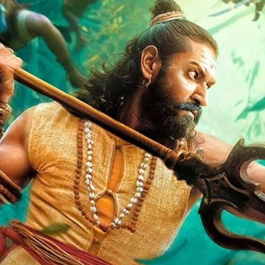 विकी कौशलचा छावा चित्रपट बॉलिवूडमधील मागच्या आठ महिन्यातील सर्वाधिक कमाई करणारा चित्रपट आहे. अनेक दिवस थिएटरमध्ये हा चित्रपट गर्दी खेचत होता. भारतासह परदेशातही हा चित्रपट प्रेक्षकांच्या पसंतीस उतरला. फिल्मच बजेट 130 कोटी रुपये होतं. जगभरात या चित्रपटाने 808.70 कोटी रुपयांची कमाई केली. मागच्या आठ महिन्यात एकही फिल्म छावा चित्रपटाला मागे टाकू शकलेली नाही.