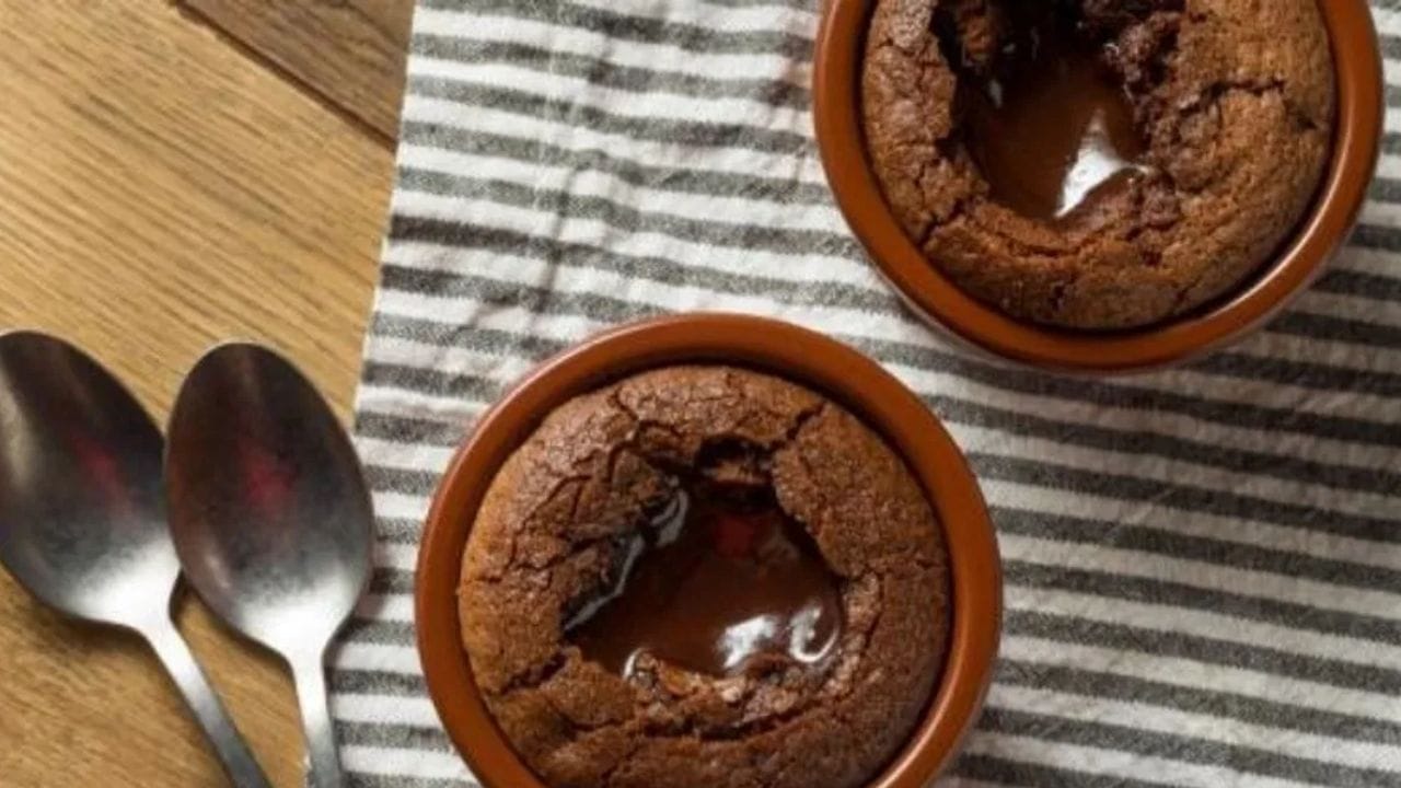 गोड खाण्याची इच्छा झाली? तर बनवा मिनी चोको लावा आप्पे, जाणून घ्या रेसिपी