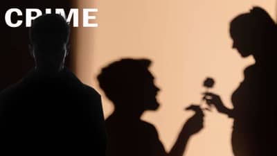 मिडनाइट ड्रामा! बंद खोलीत बायको प्रियकरासोबत नको ते करत होती.. चोर आल्याचे समजून नवरा भावाला घेऊन आला अन्..