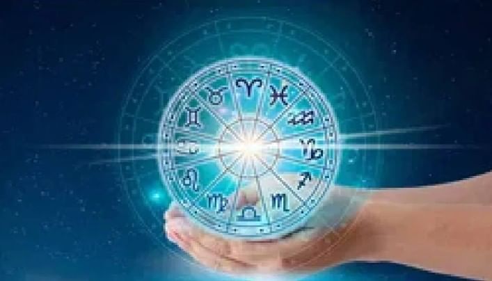 बाबा वेंगाच्या भविष्यवाणीनुसार कुंभ राशीच्या लोकांनाही पुढच्या काही महिन्यांत अनेक संधी मिळतील. या वर्षी तुमच्यामागे लागलेल्या साडेसातीचा हा शेवटचा टप्पा असेल.