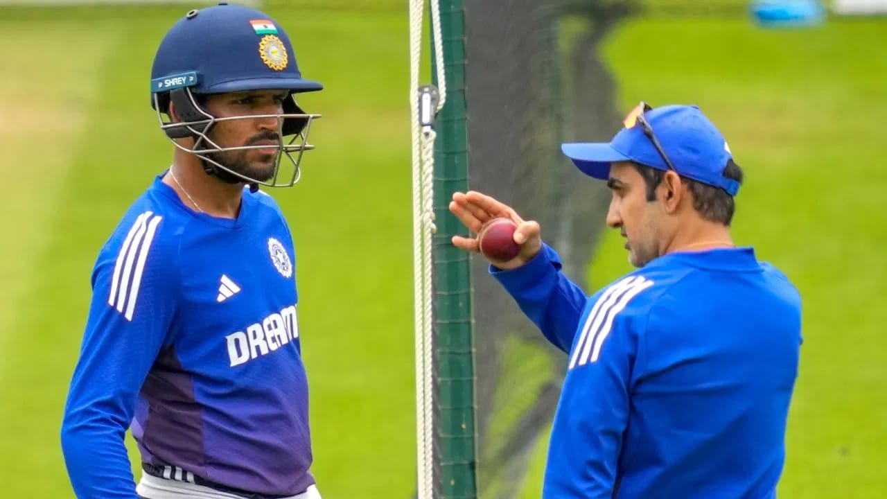 ध्रुव जुरेल : विकेटकीपर बॅट्समॅन ध्रुव जुरेल हा देखील गेल्या अनेक मालिकांमध्ये संघात होता. मात्र आशिया कप स्पर्धेसाठी ध्रुवचा विचार करण्यात आलेला नाही. मात्र ध्रुवला राखीव म्हणून संधी देण्यात आली आहे. (Photo Credit : PTI)