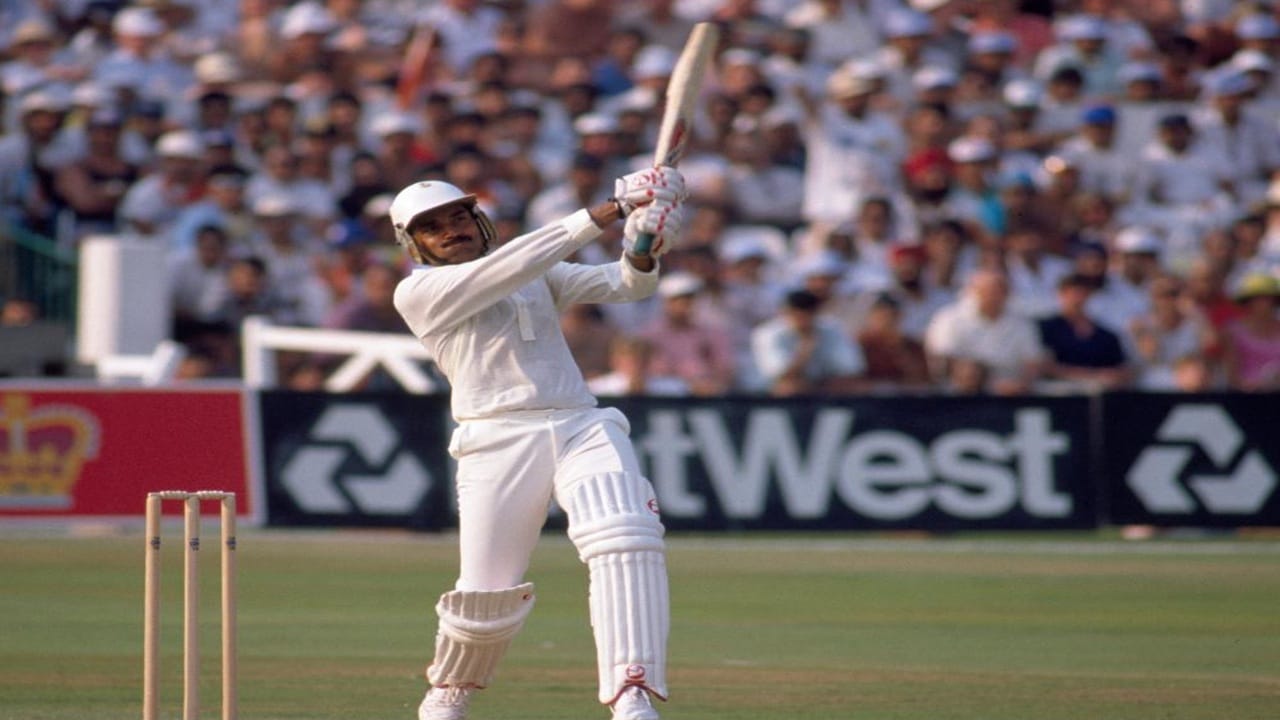 त्यानंतर भारताने 1988 साली दिलीप वेंगसकर यांच्या नेतृत्वात श्रीलंकेला पराभूत करत आशिया कप ट्रॉफीवर नाव कोरलं होतं. भारताची आशिया कप ट्रॉफी जिंकण्याची ही एकूण दुसरी वेळ ठरली होती. नवजोत सिंह सिद्धू यांनी अंतिम सामन्यात 76 धावांची खेळी केली होती. (Photo Credit : Bcci X Account)