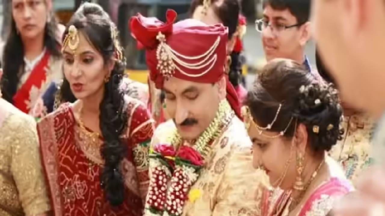 दिशाने वयाच्या 37 व्या वर्षी लग्न केलं होतं. पारंपरिक गुजराती विवाहपद्धतीने तिने लग्न केलं होतं. या खास दिवशी तिने लाल रंगाचा लेहंगा परिधान केला होता. 
