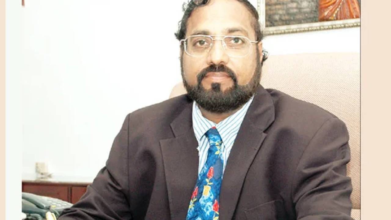 तर डीव्ही कंपनीचे के मुरली यांच्या कंपनीचे मूल्यांकन 1.8 लाख कोटी असून ते तिसऱ्या स्थानावर आहेत. 