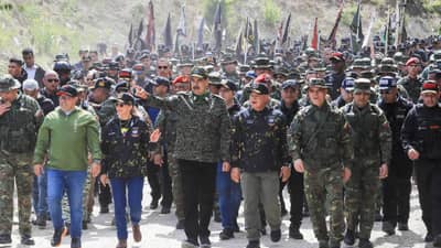 Donald Trump :अमेरिकेची मोठी कुरापत! जगातील सर्वात मोठ्या तेल उत्पादक देशावर हल्ल्याची तयारी? काय घडतंय समुद्रात?