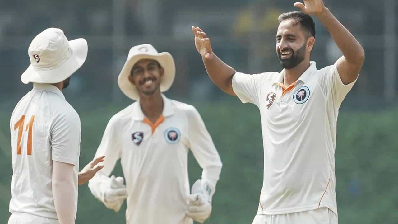 W,W,W,W...! दुलीप ट्रॉफी स्पर्धेत आकिब नबीची मोठी कामगिरी, डबल हॅटट्रीक घेतल रचला इतिहास