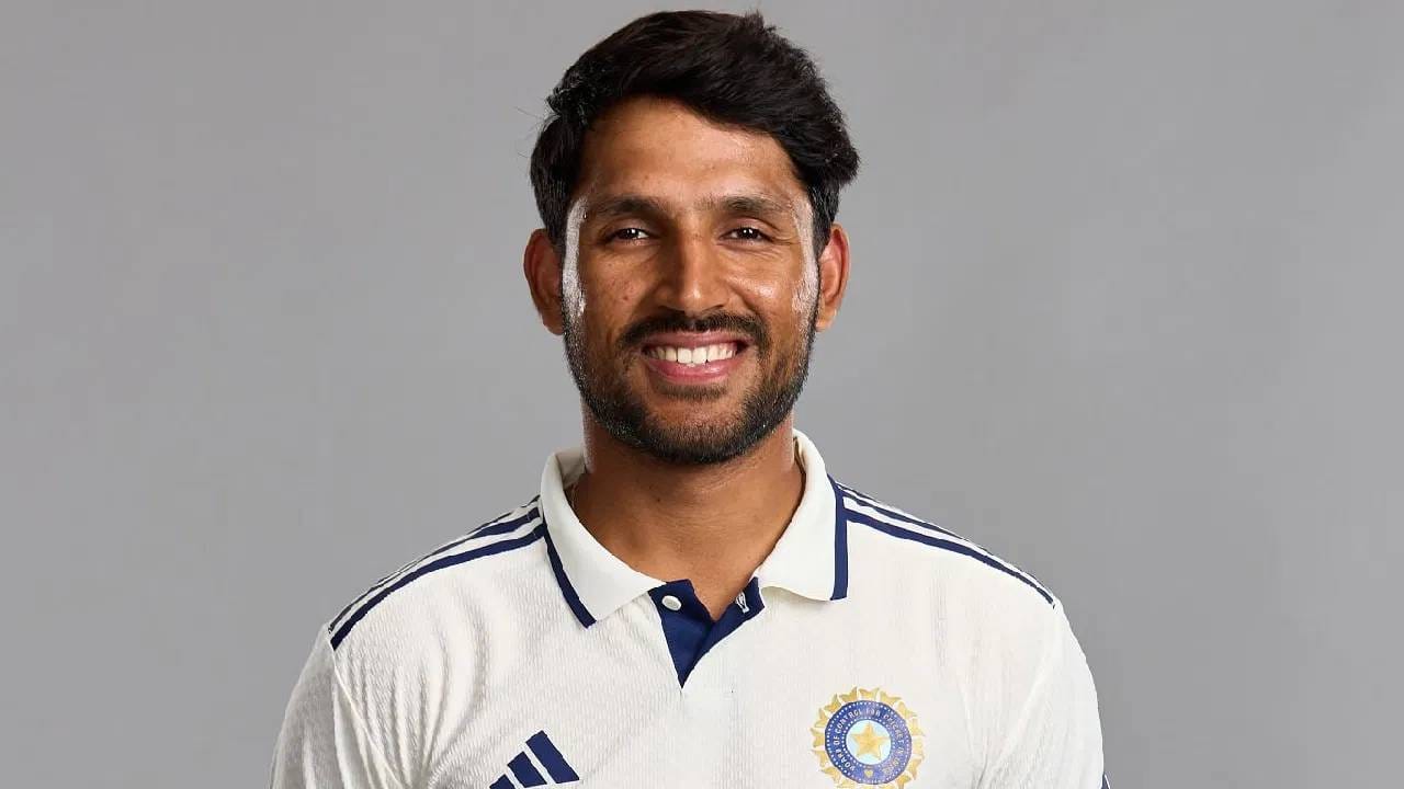 मध्य विभागीय संघ: ध्रुव जुरेल (कर्णधार/विकेटकीपर), रजत पाटीदार, आर्यन जुयाल, दानिश मलेवार, संजीत देसाई, कुलदीप यादव, आदित्य ठाकरे, दीपक चहर, सरांश जैन, आयुष पांडे, शुभम शर्मा, यश राठोड, हर्ष दुबे, मानव सुथार, खलिल अहमद.