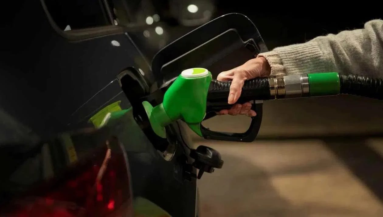 इथेनॉल मिश्रित पेट्रोलने घटणार मायलेज ? E20 पेट्रोलबाबत महत्वाची अपडेट काय? इथेनॉल मिश्रित पेट्रोलने घटणार मायलेज ? E20 पेट्रोलबाबत महत्वाची अपडेट काय?