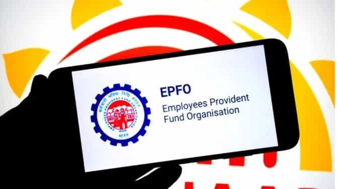 EPFO: PF अकाऊंटशी आधार लिंक करणे गरजेचे, जर केले नसेल तर होईल नुकसान