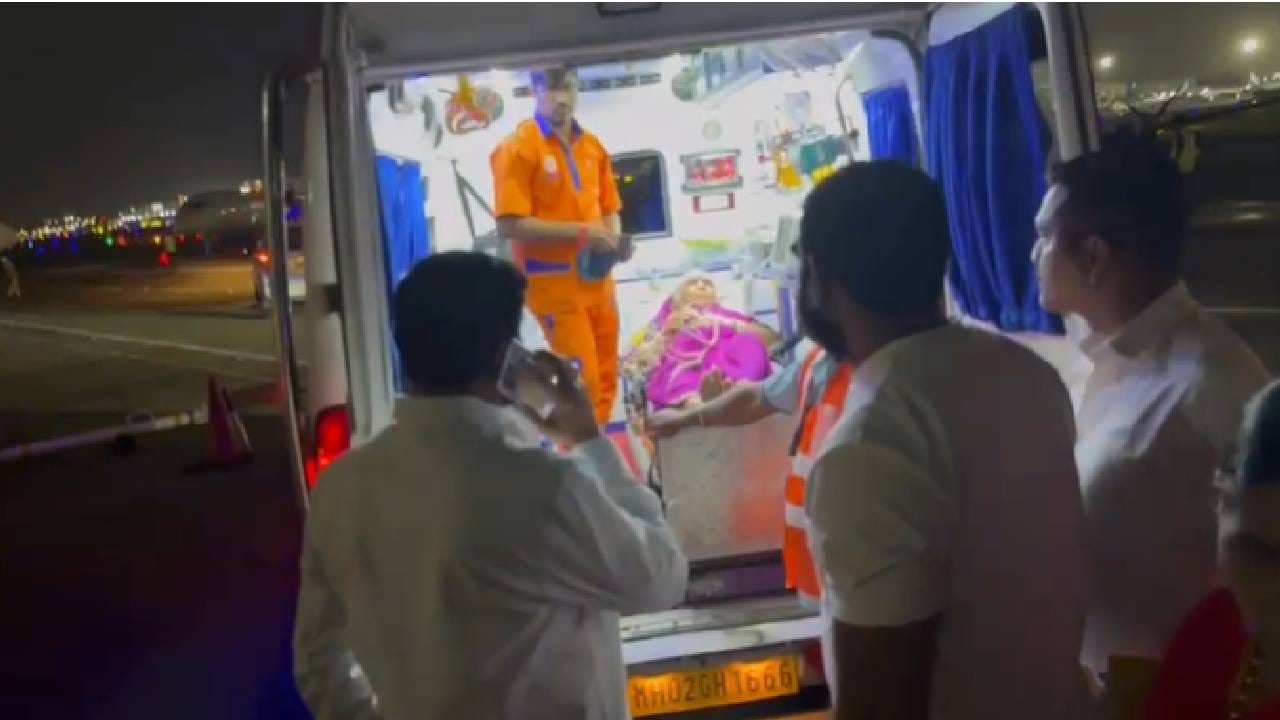 आमदार बांगर यांच्या मातोश्री वत्सलाबाई बांगर यांच्या हृदयात ब्लॉकेजेस असल्याने त्यांची तब्येत काल अचानक खालावली. 