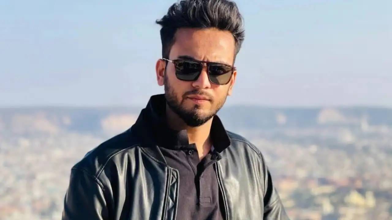 मोठी बातमी! ‘बिग बॉस ओटीटी 2’ विजेता एल्विश यादवच्या घरावर अंधाधुंद गोळीबार