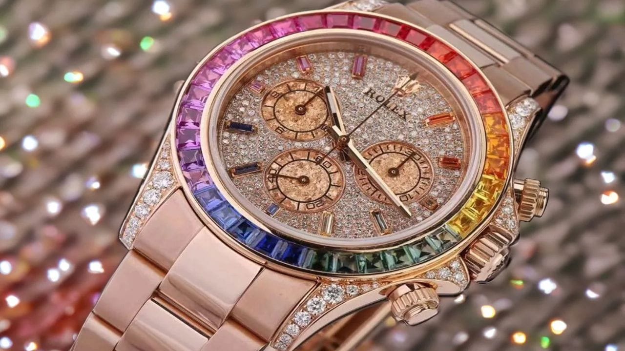 रोलेक्स: या घड्याळाचा हॉलिवूड स्टार पॉल न्यूमनशी संबंध आहे. घड्यालाची किंमत अंदाजे 148 कोटी रुपये आहे.