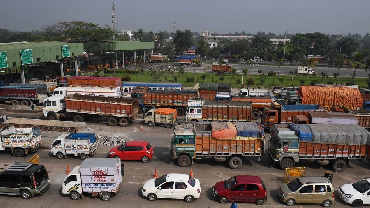 वाहनाची पात्रता पडताळणी केल्यानंतर वापरकर्त्याला मोबाइल अॅप किंवा वेबसाइटद्वारे ऑनलाइन पेमेंट करावं लागेल. हा पास दोन तासांच्या आत सक्रिय होईल. हा पास फक्त राष्ट्रीय महामार्ग (NH) आणि राष्ट्रीय द्रुतगती मार्गावर (NE) लागू असेल. 
