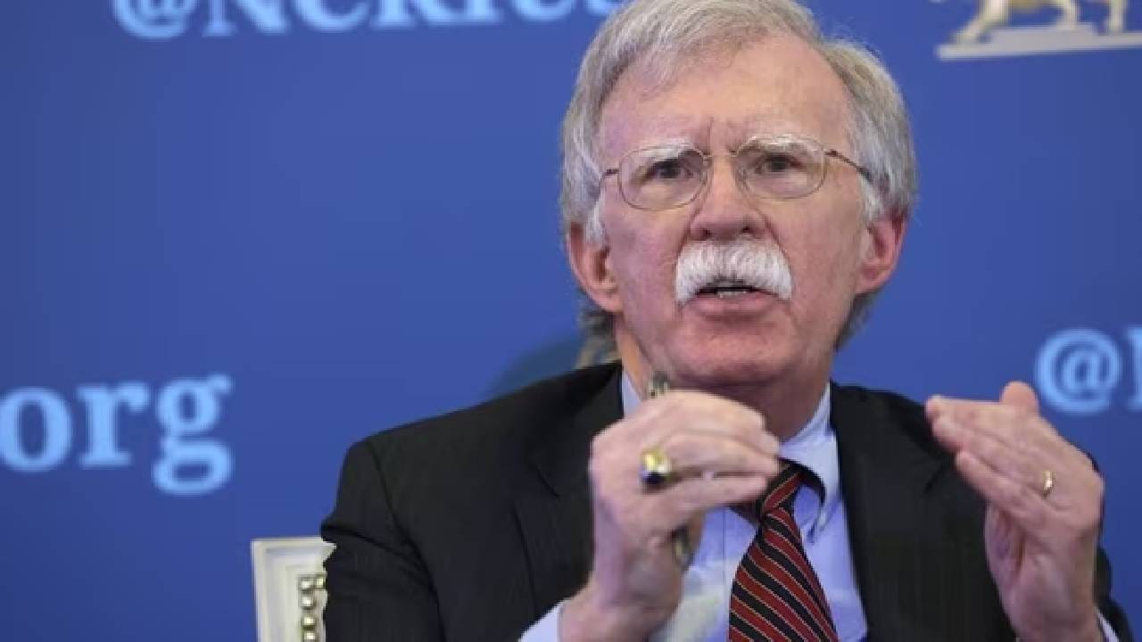 US Tariff On India : भारताच्या बाजूने बोलले म्हणून डोनाल्ड ट्रम्प यांनी आपल्या जुन्या सहकाऱ्यावर असा काढला राग