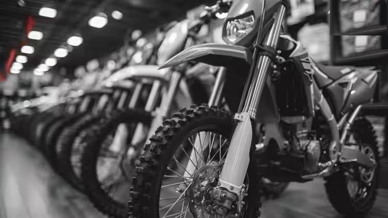 GST Reforms 2025 : आनंदवार्ता!कर कपातीनंतर तुम्हाला किती स्वस्तात मिळतील बाईक्स? बसेल आश्चर्याचा धक्का GST Reforms 2025 : आनंदवार्ता!कर कपातीनंतर तुम्हाला किती स्वस्तात मिळतील बाईक्स? बसेल आश्चर्याचा धक्का