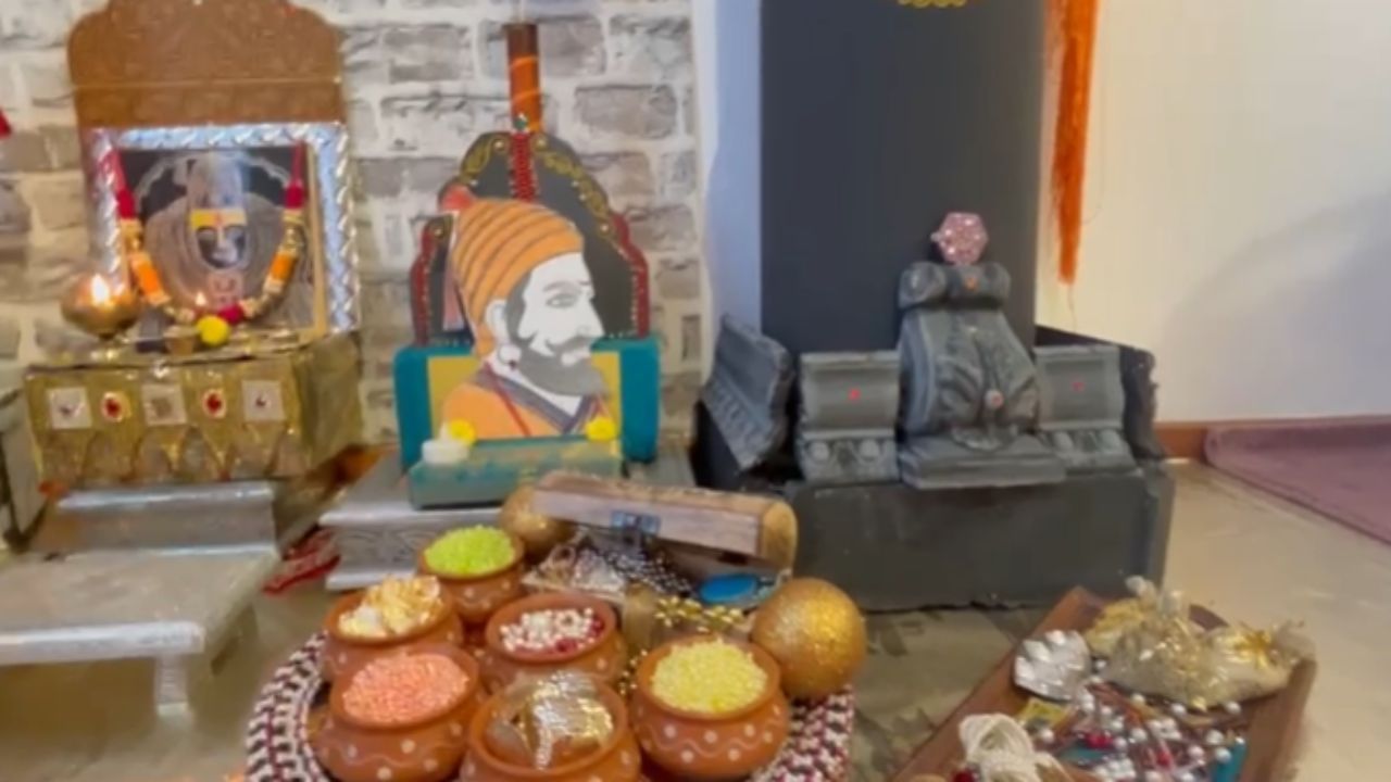 यावर्षी रागळवार कुटुंबाने आपल्या घरी छत्रपती शिवाजी महाराजांवरील देखावा तयार केला आहे. युनेस्कोने अलिडेच छत्रपती शिवाजी महाराजांचे सात किल्ले जागतिक वारसा स्थळे म्हणून घोषित केले आहेत, त्यातून या कुटूंबाला प्रेरणा मिळाली.  