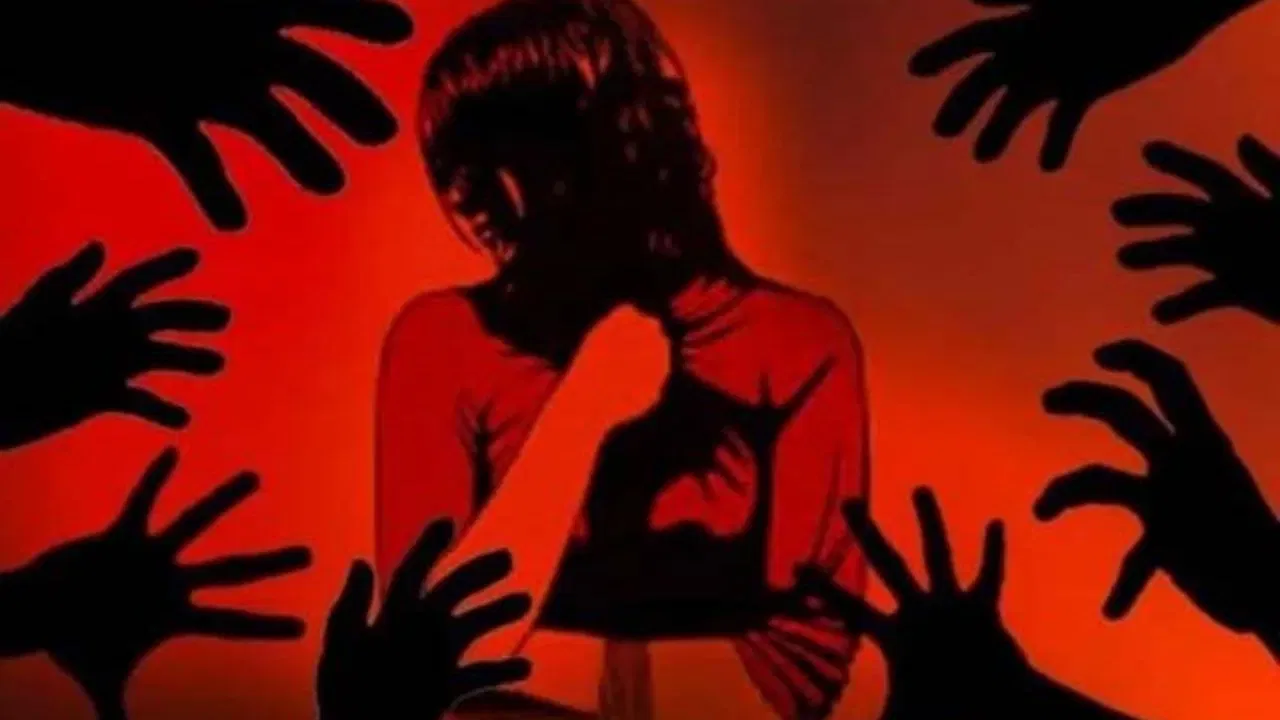 3 मित्रांनी विद्यार्थिनीचं केलं अपहरण, 8 दिवस केला सामूहिक अत्याच्यार आणि नंतर....