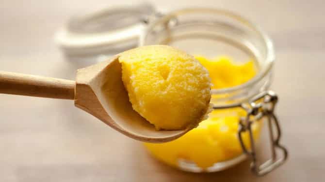 उपाशी पोटी तूप खाल्ल्यामुळे शरीराला नेमकं काय फायदा होतो?