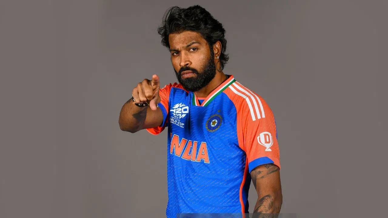 हार्दिक पंड्याचे नाव पाचव्या क्रमांकावर आहे. वेगवान गोलंदाजी करणारा अष्टपैलू खेळाडू म्हणून पंड्याला प्लेइंग इलेव्हनमध्ये स्थान मिळणे निश्चित आहे. टीम इंडिया आशिया कपमध्ये मजबूत फलंदाजांसह प्लेइंग इलेव्हन तयार करेल, असे पीटीआयने वृत्त दिले आहे.