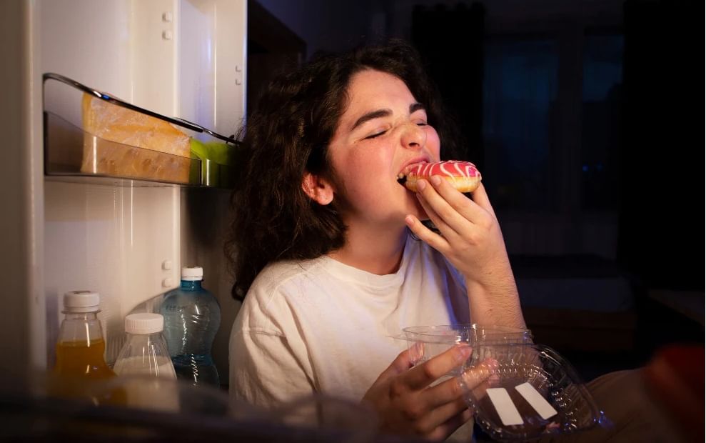 गोड खाल्ल्यावर लगेच झोप का येते? 99% लोकांना माहीत नाही यामागचं खरं कारण गोड खाल्ल्यावर लगेच झोप का येते? 99% लोकांना माहीत नाही यामागचं खरं कारण