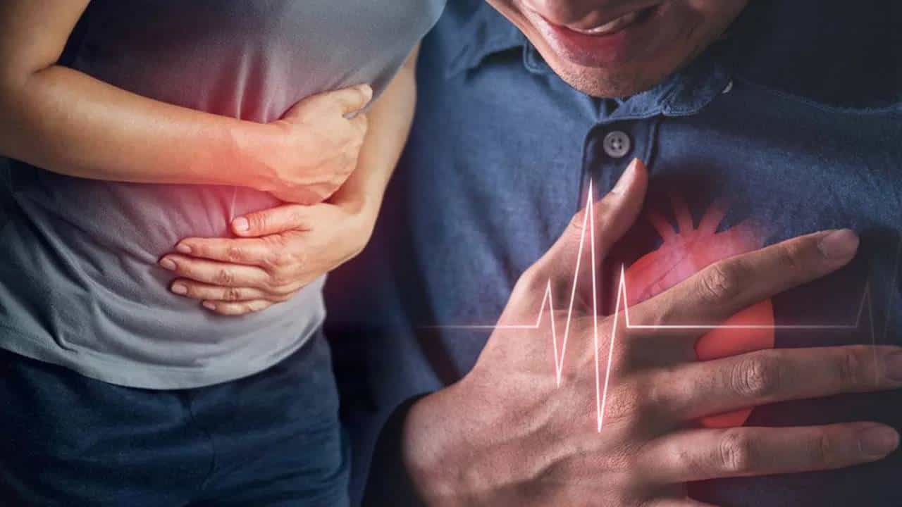 छातीत दुखणे सुरू झाल्यावर लोकांना अनेकदा हार्ट अटॅकची भीती वाटते, पण दरवेळी छातीत दुखणे हे हार्ट अटॅक असते असे नाही. पोटात किंवा आतड्यांमध्ये अडकलेला गॅस देखील छातीत तीव्र, पेटके येण्यासारखा किंवा जळजळणारा दुखणे निर्माण करू शकतो, जे कधीकधी हार्ट अटॅकसारखे वाटते. हे दुखणे बऱ्याचदा घाईघाईने खाणे, मसालेदार किंवा तळलेले पदार्थ खाणे आणि कार्बोनेटेड पेय पिण्यामुळे होते.