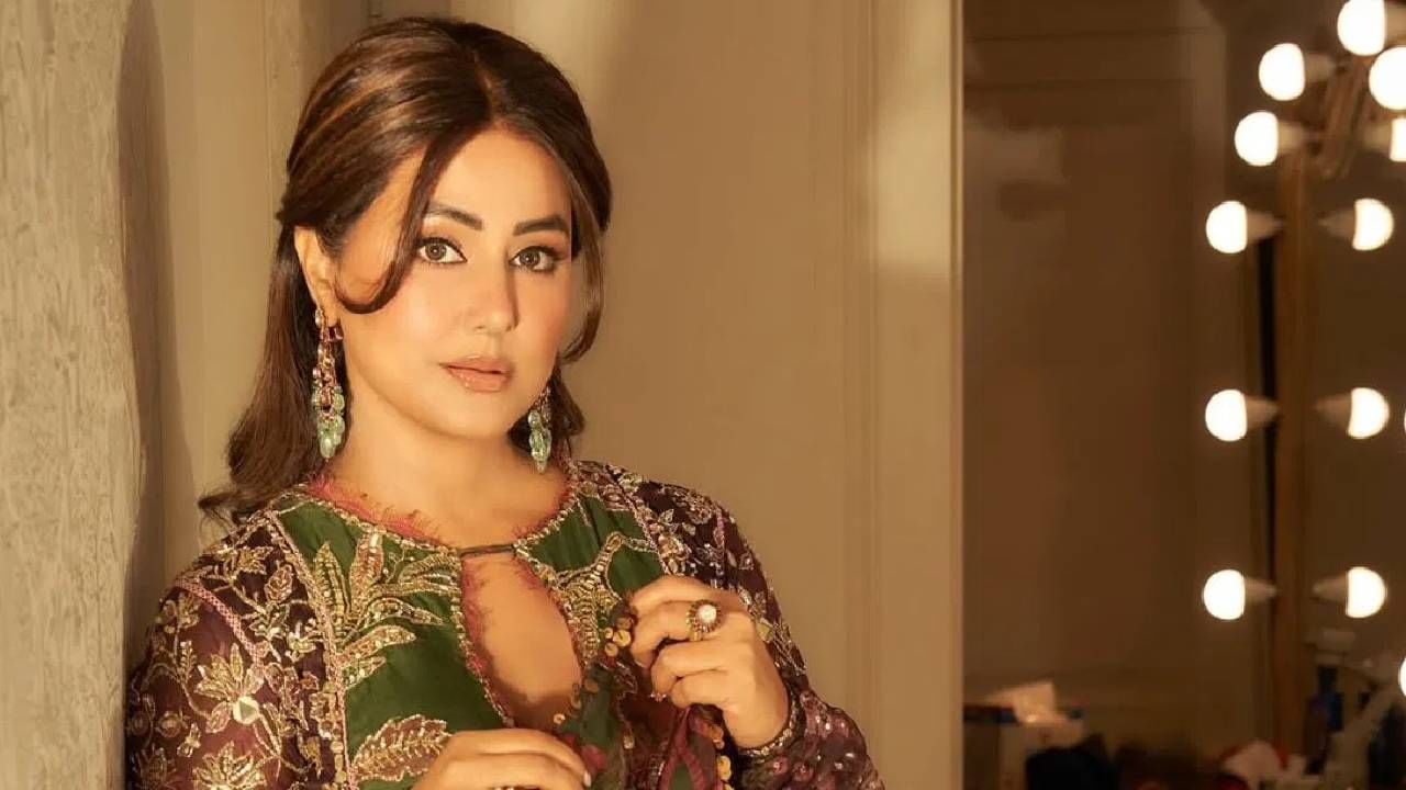 'ये रिश्ता क्या कहलाता है' या मालिकेतून घराघरात पोहोचलेली अभिनेत्री हिना खानलाही तिसऱ्या स्टेजच्या ब्रेस्ट कॅन्सरचं निदान झालं होतं. फेब्रुवारी 2025 मध्ये तिच्यावरील कीमोथेरपी आणि सर्जरी पूर्ण झाली होती. 
