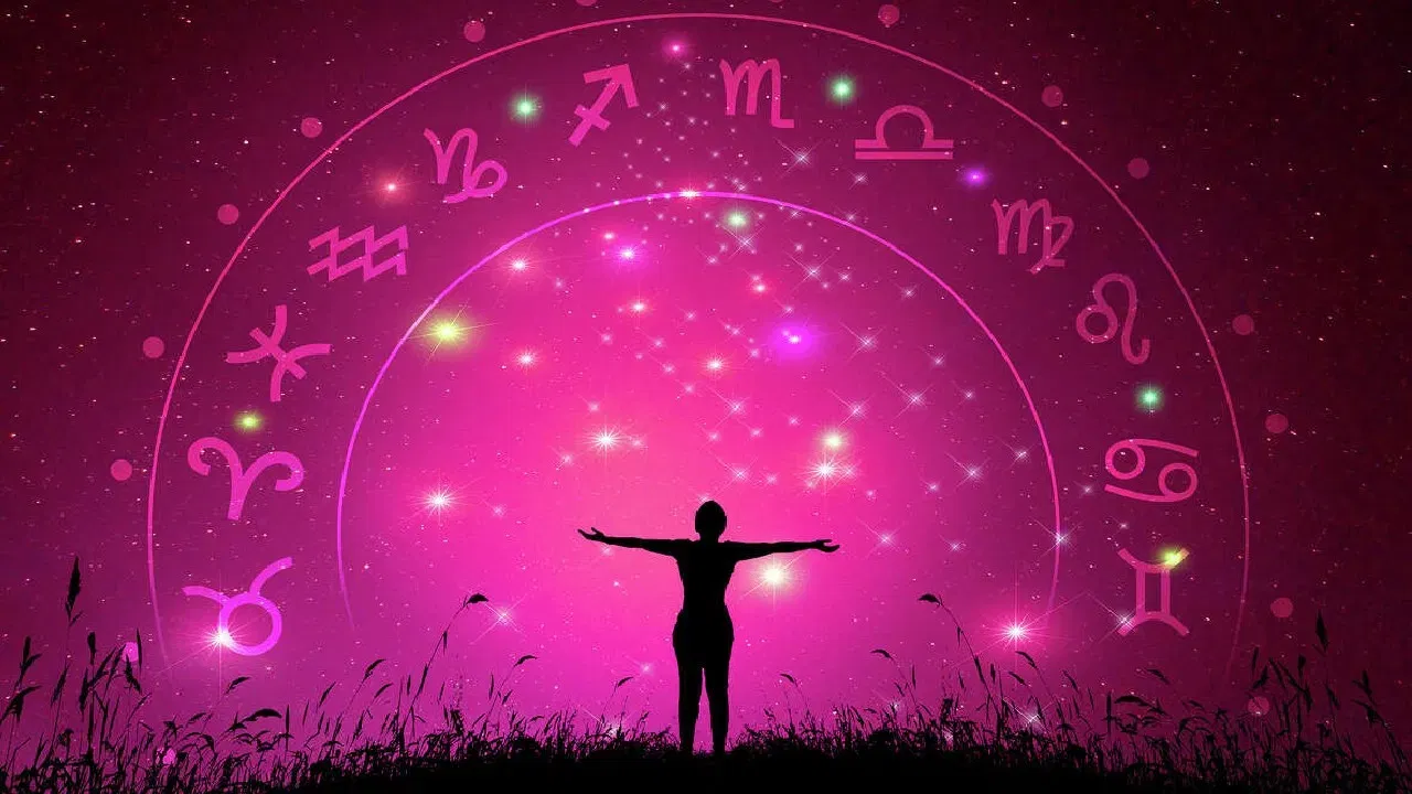 हात लावाल तिथं सोनं... तुमचं दारिद्रय समुद्रात वाहून जाणार... या 5 राशींचं नशिब असं चमकणार की... कधी आहे लक्ष्मी योग? हात लावाल तिथं सोनं... तुमचं दारिद्रय समुद्रात वाहून जाणार... या 5 राशींचं नशिब असं चमकणार की... कधी आहे लक्ष्मी योग?