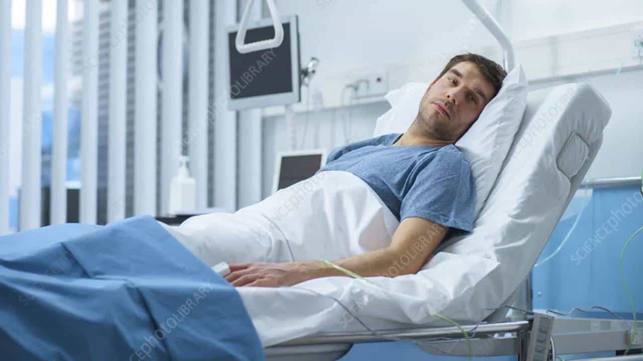 ChatGPT चा सल्ला एका व्यक्तीला पडला भारी! थेट रुग्णालयात भरती होण्याची वेळ, झालं असं की...