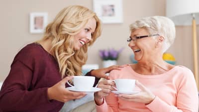 सासरी लाडकी सून व्हायचंय? या 5 टिप्सनी सासूबाईंना करा खुश