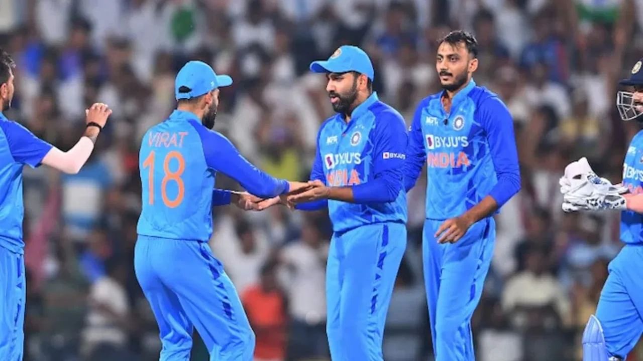 टीम इंडियाने आशिया कप स्पर्धेत आतापर्यंत एकूण 11 वेळा अंतिम फेरीत धडक दिलीय.  भारताने 11 पैकी 8 वेळा अंतिम फेरीत विजय मिळवला. तर भारताचं 3 वेळा आशिया चॅम्पियन होण्याचं स्वप्न भंगलं. (Photo Credit : AFP)