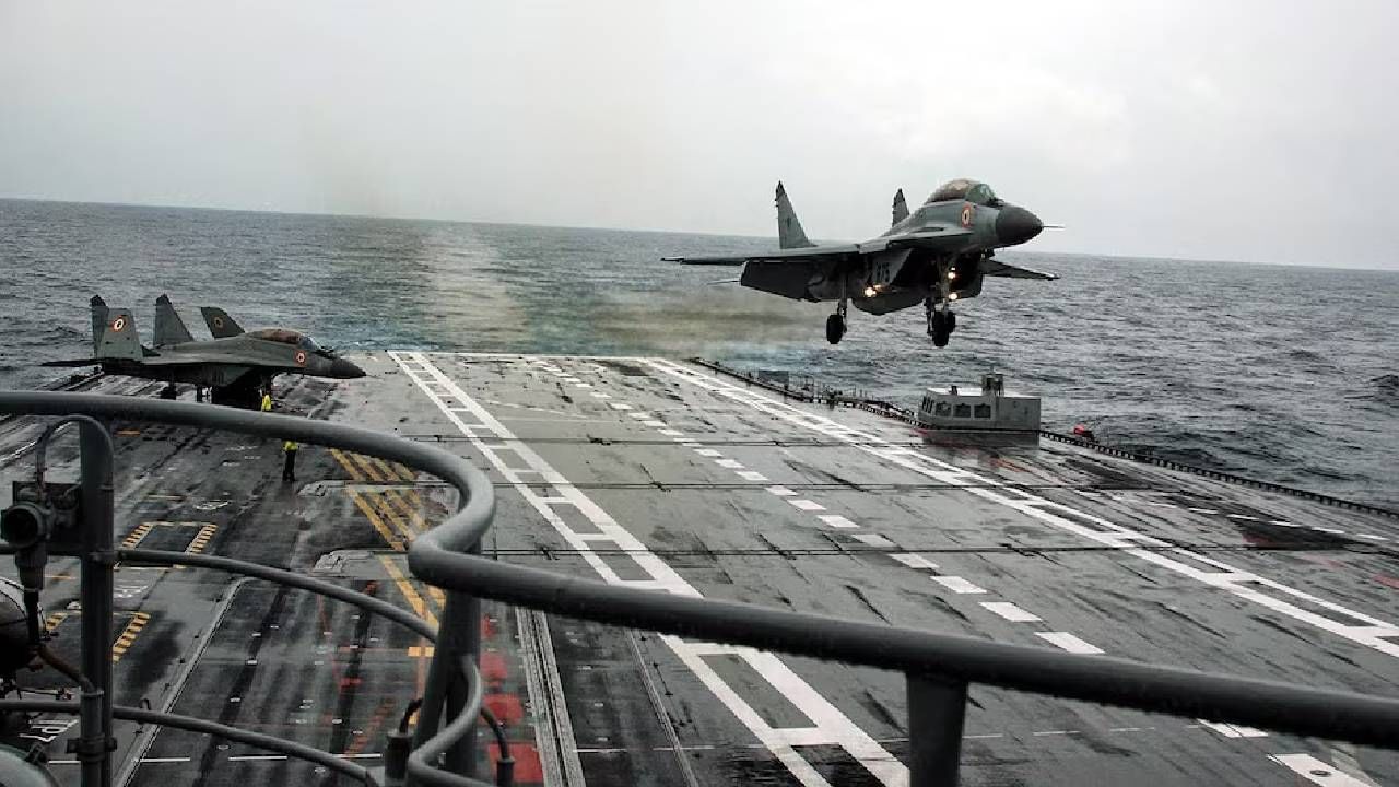 Operation Sindoor : ऑपरेशन सिंदूरवेळी INS विक्रांतमुळे पाकिस्तानाचे धाबे का दणाणले ते मोठं सत्य आलं समोर