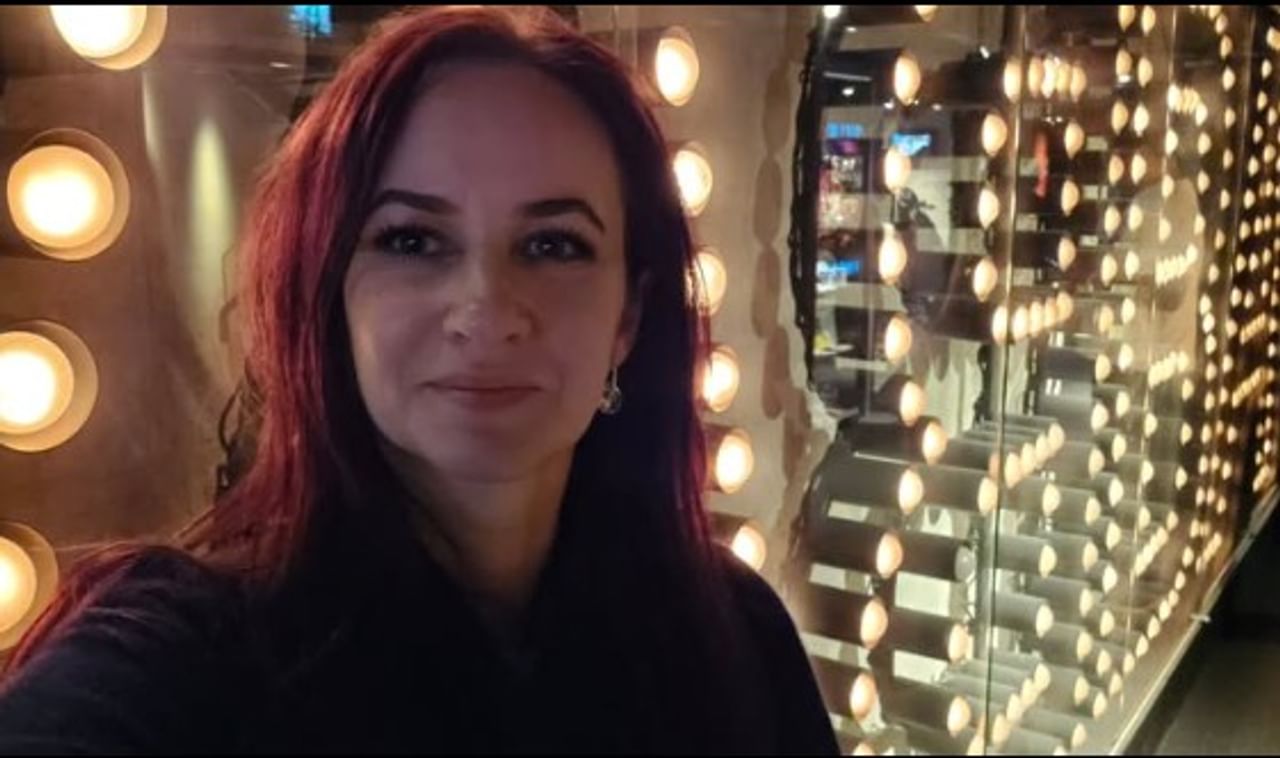 युरोपमध्ये लिथुआनिया हा एक छोटासा देश आहे, जो फारसा चर्चेत नसतो. मात्र युरोपातील राजकारणात या देशाला फार महत्त्व असते. अनेक राजकीय गडामोडींनंतर इथे आता अवघ्या 44 वर्षांच्या एका महिला नेत्याच्या गळ्यात पंतप्रधानपदाची माळ पडली आहे.