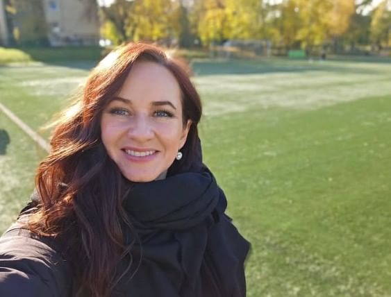 या महिला नेत्याचे नाव इंगा रुगीनीने असे असून त्यांचे सौंदर्य, राजकीय जाण याची जगभरात चर्चा होत आहे. त्यांनी आपल्या राजकीय जीवनात मुजरांच्या अडचणींविषयी त्यांना विशेष आत्मियता आहे. 