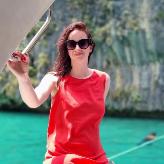 इंगा रुगीनी या राजकीय नेत्या असल्या तरी त्यांना इतरही अनेक विषयांत रस आहे. त्यांना रहस्यमयी आणि हेरगिरीशी संबंधित पुस्तकं वाचायला आवडतं. द लिटल प्रिस हे पुस्तक त्यांना विशेष रुपाने आवडतं. त्यांना फिरणे तसेच पेंटिंग करणेही फार आवडते.    