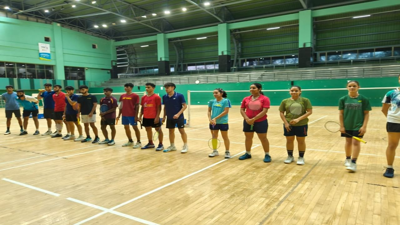 Badminton : गोव्यात आंतरराज्यीय वेस्ट झोन बॅडमिंटन चॅम्पियनशीप स्पर्धेचं आयोजन, 4 दिवस रंगणार थरार Badminton : गोव्यात आंतरराज्यीय वेस्ट झोन बॅडमिंटन चॅम्पियनशीप स्पर्धेचं आयोजन, 4 दिवस रंगणार थरार