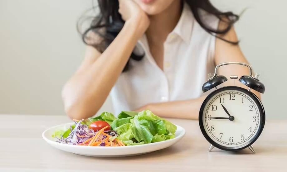 इंटरमिटेन्ट फास्टींग करताय, सावधान, वाढू शकतो हृदयविकारांचा धोका, रिसर्चने  केला दावा - Marathi News | Intermittent fasting, be careful, the risk of  heart disease may increase Study ...