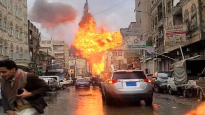 Israel Attack On Sana : बदला असा घेतला की, इस्रायलने डायरेक्ट या देशाच्या पंतप्रधानांना उडवलं, अनेक मंत्री सुद्धा जखमी