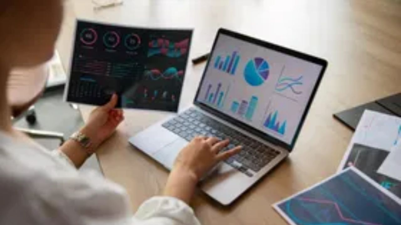 बॉसने ओव्हरटाईम सांगितल्यावर या Gen Z कर्मचाऱ्याने दिलं सडेतोड उत्तर; व्हिडिओ पाहून लोक म्हणाले, 'व्वा!' बॉसने ओव्हरटाईम सांगितल्यावर या Gen Z कर्मचाऱ्याने दिलं सडेतोड उत्तर; व्हिडिओ पाहून लोक म्हणाले, 'व्वा!'