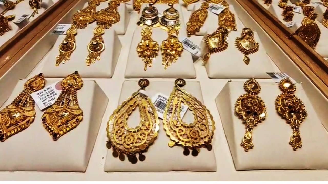 गेल्या 24 तासात सोन्याच्या दरात तब्बल 2 हजार रूपयांनी तर चांदीच्या दरात तब्बल 4 हजार रुपयांनी वाढ झाली आहे