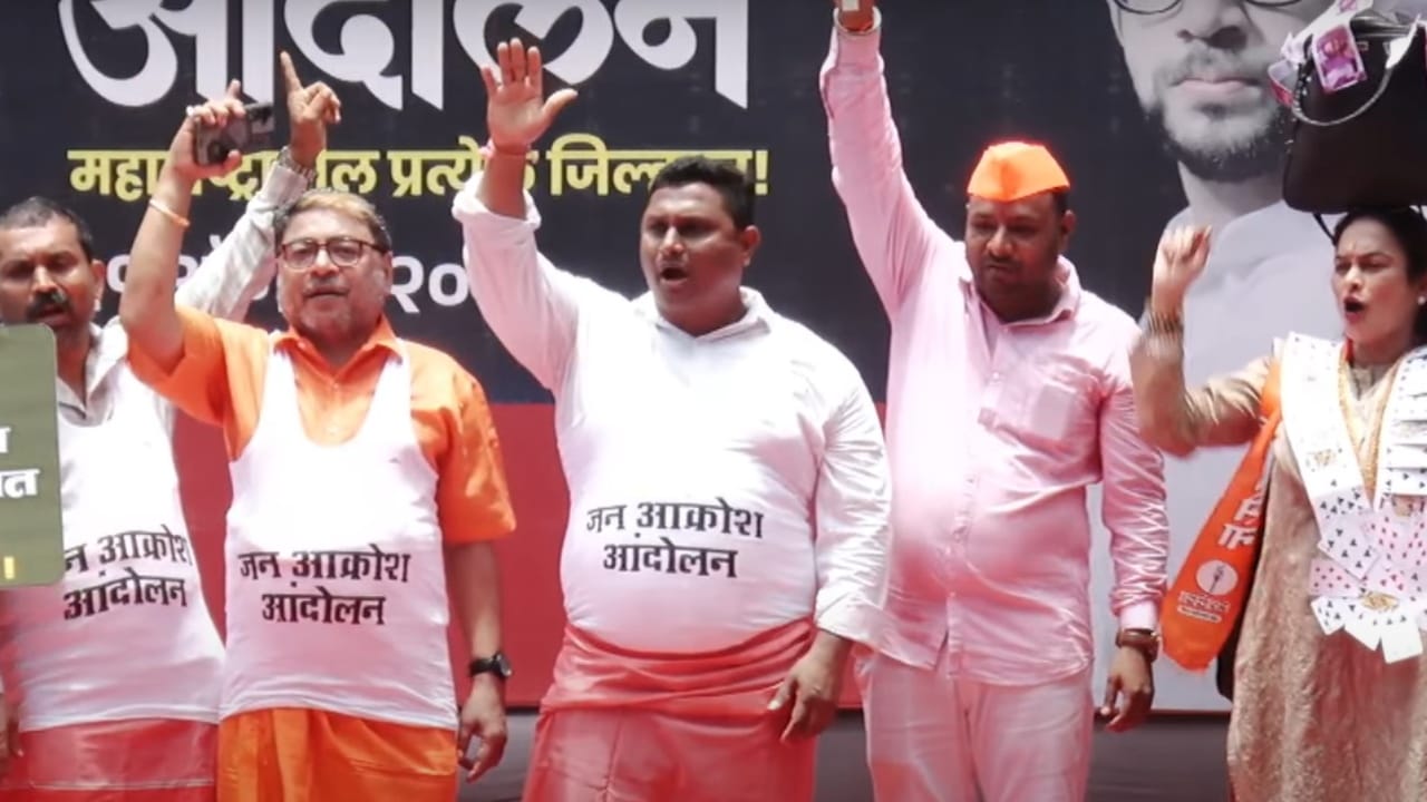 जालना शहरात देखील ठाकरे गटाच्या पदाधिकाऱ्यांनी आंदोलन सुरू केले. जालना शहरातल्या गांधी चमन परिसरात शिवसेना ठाकरे गटाचे पदाधिकारी एकत्र येऊन राज्य सरकारच्या विरोधात जोरदार घोषणाबाजी करत असल्याचेही पाहायला मिळाले.