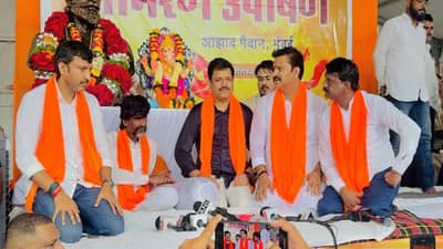 Manoj Jarange: मराठा आरक्षणाच्या आंदोलनाला नेत्यांचाही पाठिंबा, या आमदार-खासदारांनी घेतली मनोज जरांगेंची भेट