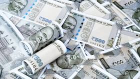 घरातच सापडला खजिना, 35 वर्ष जुन्या पेपर्समुळे तरुणाला 80 कोटींची लॉटरी घरातच सापडला खजिना, 35 वर्ष जुन्या पेपर्समुळे तरुणाला 80 कोटींची लॉटरी
