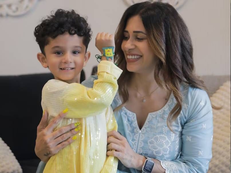 खरेतर, त्यांनी आधीच लग्नाचा निर्णय घेतला होता. पण सुयशच्या आई-वडिलांनी विरोध केला. त्यांची होणारी सून त्यांच्या मुलापेक्षा 8 वर्षांनी मोठी होती, म्हणून त्यांनी नकार दिला. पण सुयश आणि किश्वरने पालकांना समजावल्यानंतर अखेरीस त्यांना मान्यता मिळाली. शेवटी त्यांचे प्रेम लग्नात रूपांतरित झाले.