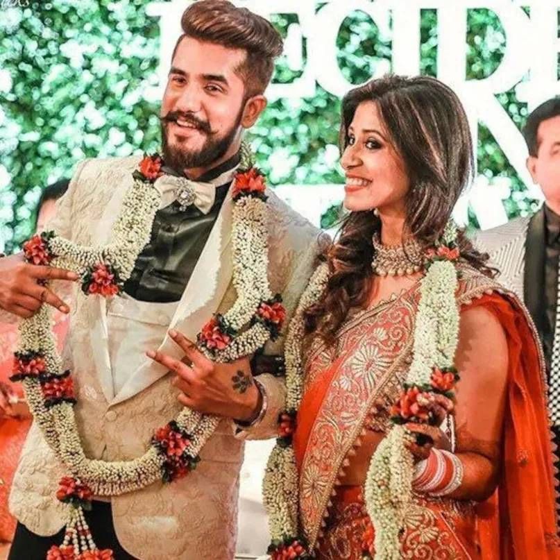 या जोडीला ट्रोलिंगचा सामना करावा लागला. वयाच्या फरकावरून अनेकांनी टीका केली. पण त्यांनी याकडे लक्ष दिले नाही. 2021 मध्ये त्यांचा मुलगा निरवैर याचा जन्म झाला. किश्वर आणि सुयश यांचा मुलगा निरवैर दोन्ही धर्मांचे पालन करतो. किश्वरने सोशल मीडियावर शेअर केलेल्या फोटोंमधून याचा पुरावा मिळतो. किश्वरने एकदा आपल्या मुलाचा फोटो शेअर केला होता, ज्यामध्ये तो रुद्राक्ष आणि मुस्लिम टोपी घातलेला दिसला. या फोटोमुळे त्यांच्या मुलाला खूप ट्रोल करण्यात आले.